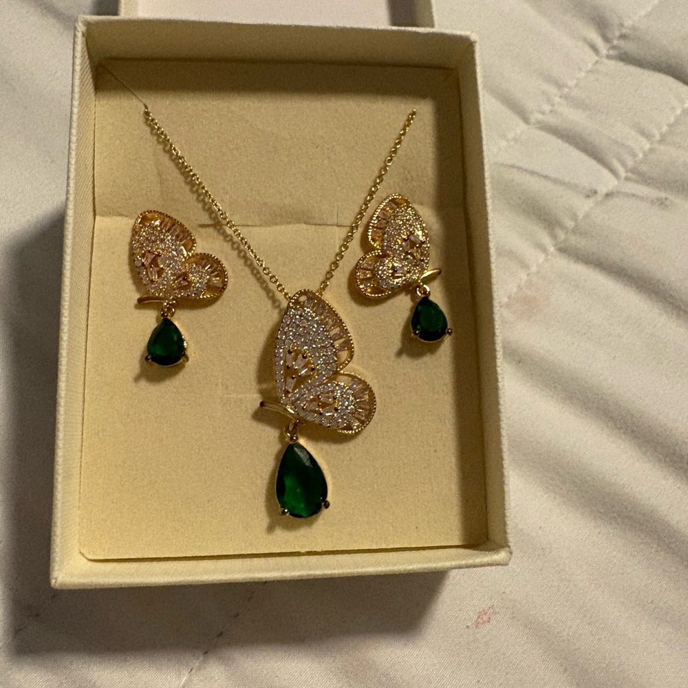 Elegant Gold and Green Butterfly Jewelry Set